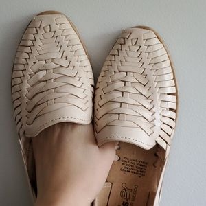 NWOT Huaraches Women's Size 5.5 Cream